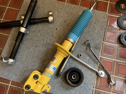 Bilsteinストラットと純正比較